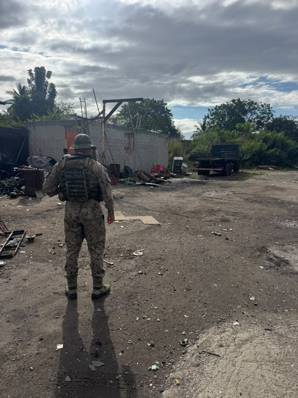 Informação do programa Linha Verde, do Disque Denúncia leva polícia a flagrar depósito de material reciclado operando sem licença em Itaguaí 